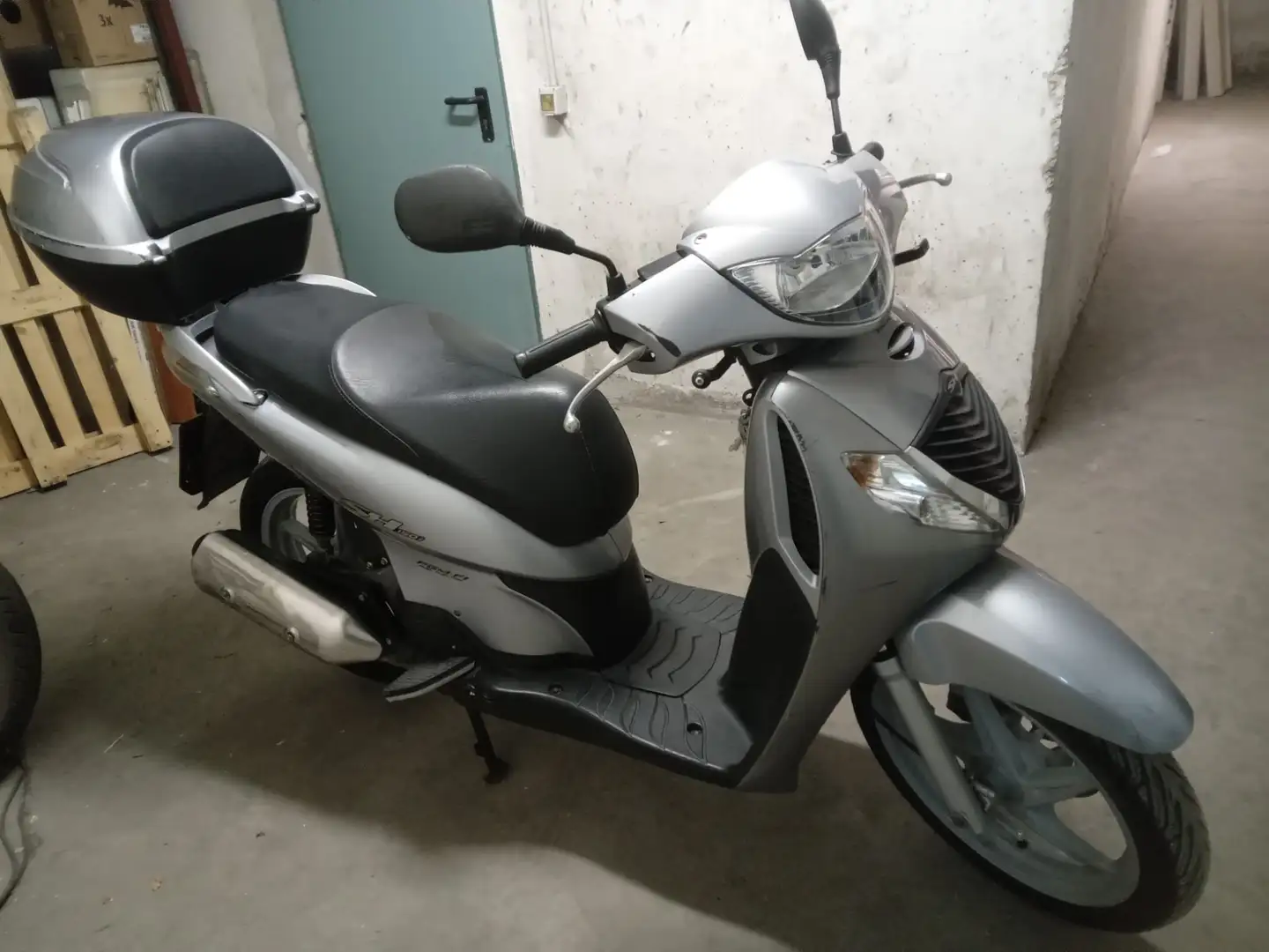 Honda SH 150 Gümüş rengi - 2