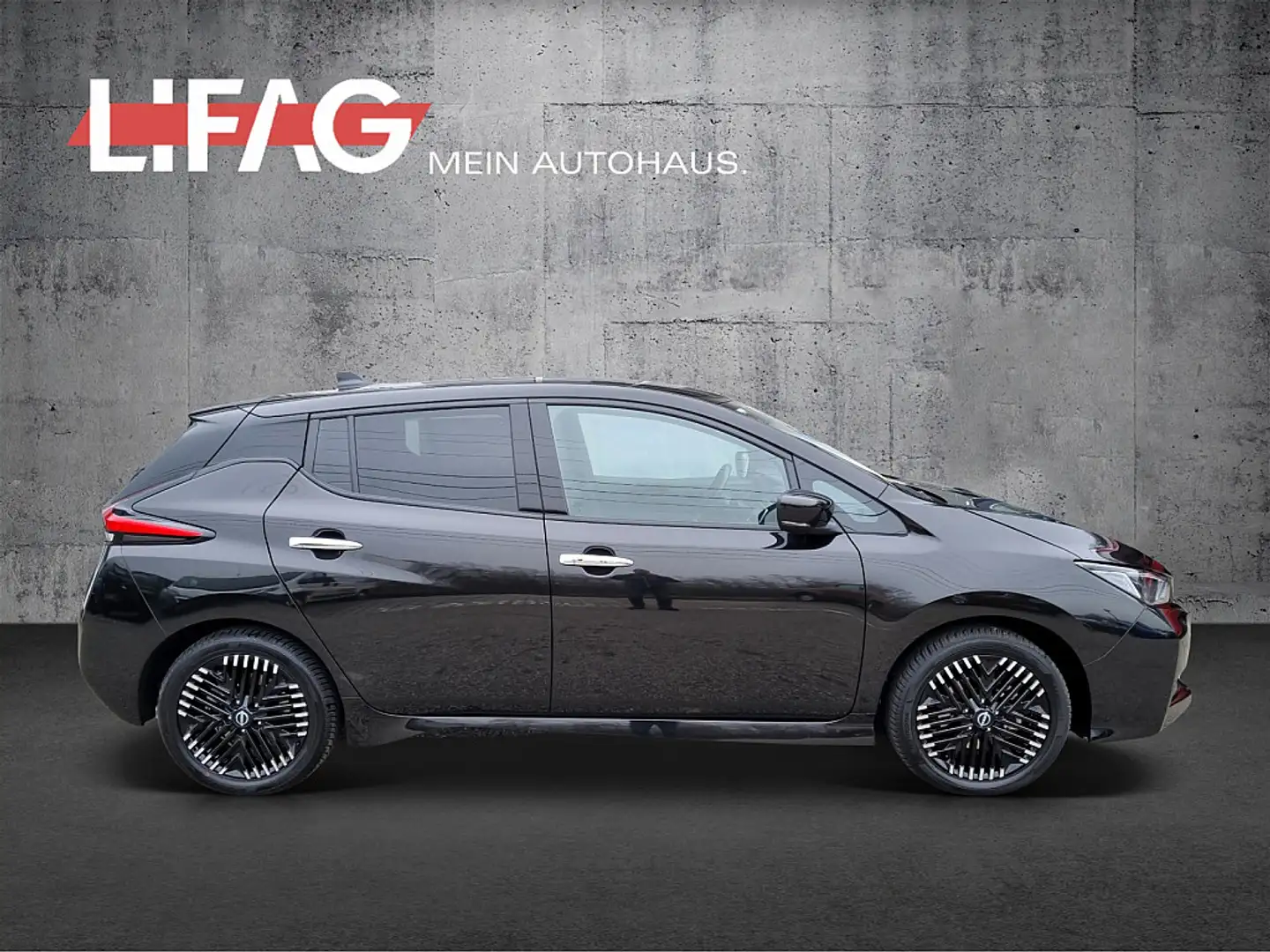 Nissan Leaf 39kWh N-Connecta *ab € 13.990,-* *LED+WINTERPAK.* Чорний - 2