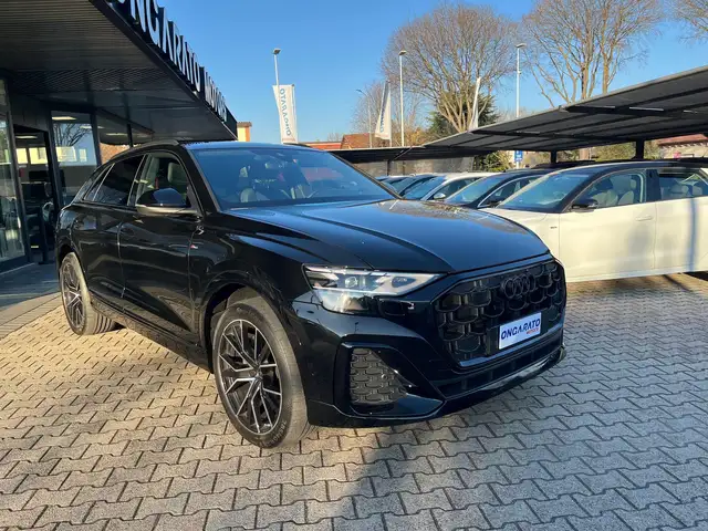 Audi Q8 view 3