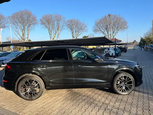 Audi Q8 view 4