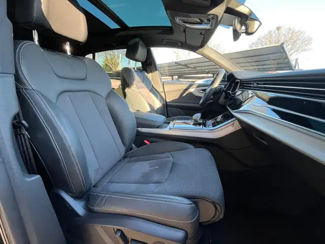 Audi Q8 view 15
