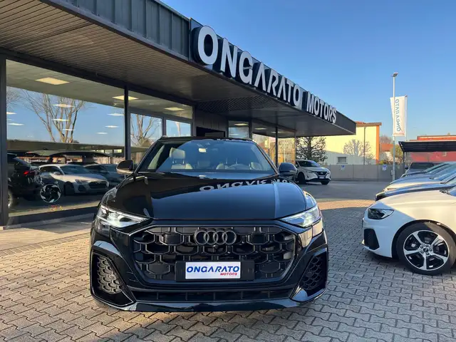 Audi Q8 view 2