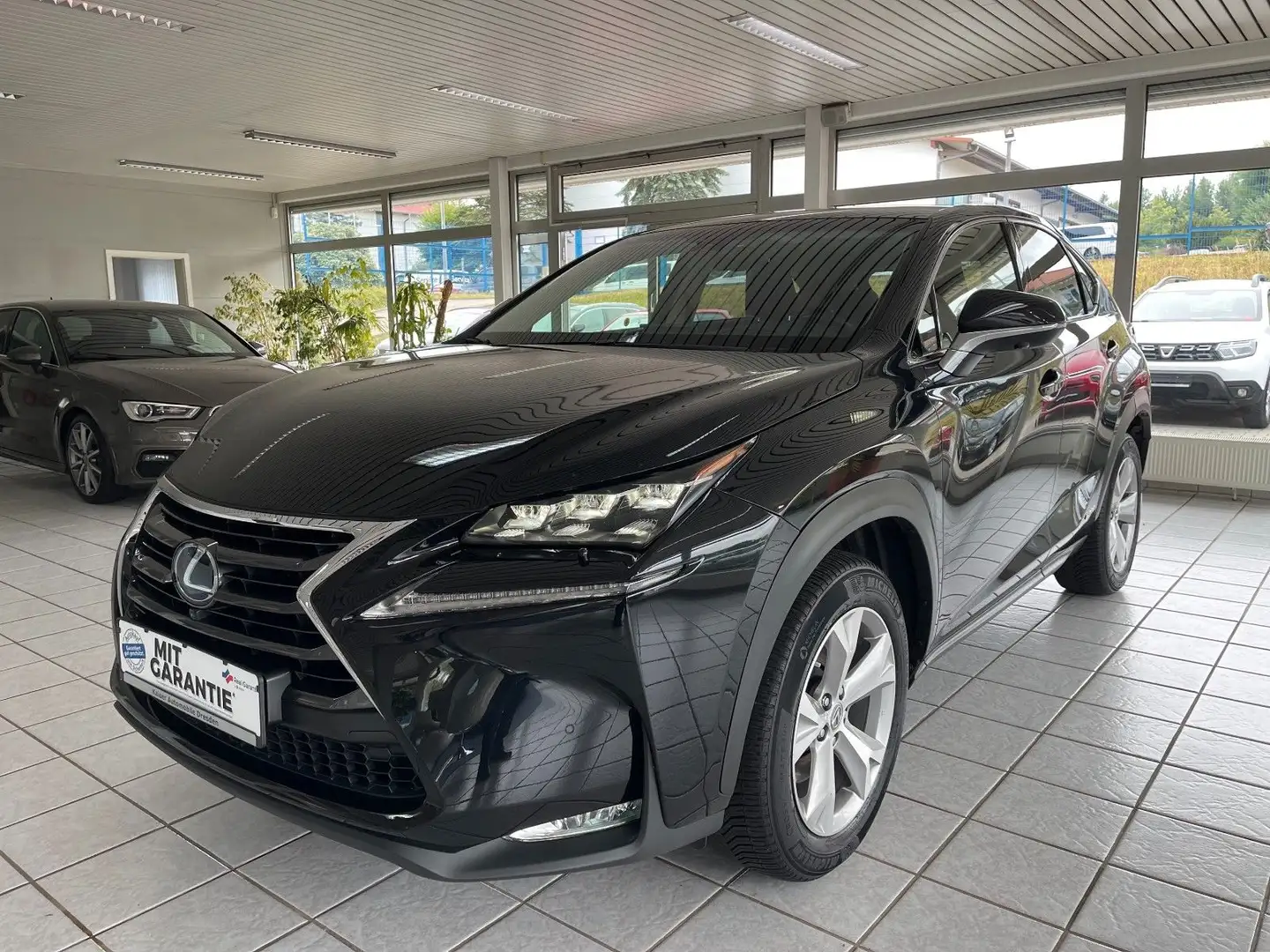 Lexus NX 300 h E-Four*LED*VOLL*PANO*SitzLüft*NAV*360°* Чорний - 1