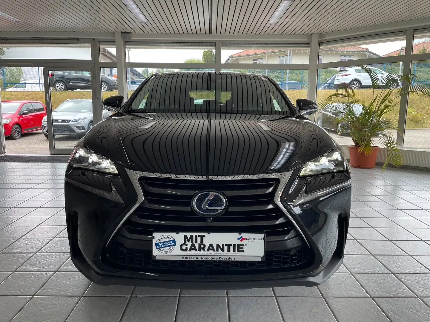 Lexus NX 300 h E-Four*LED*VOLL*PANO*SitzLüft*NAV*360°* Чорний - 2