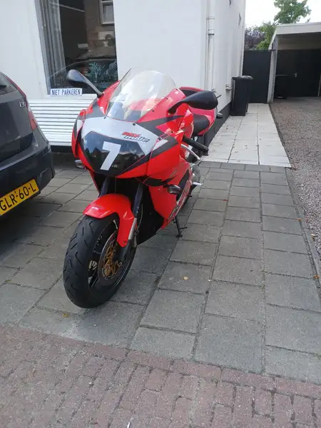 Aprilia RSV Mille - foto 3