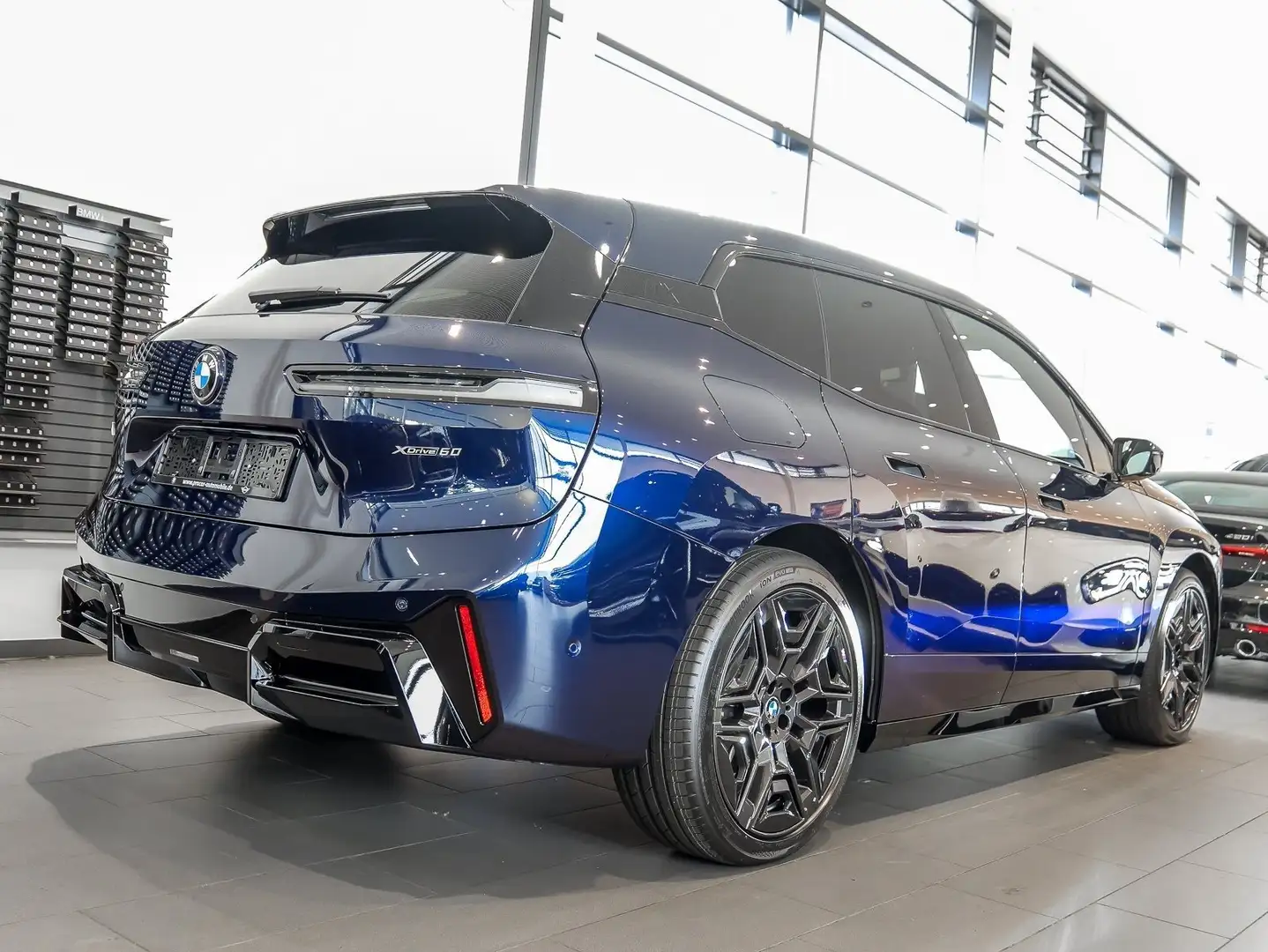 BMW iX xDrive60 M Sport Pro 22" PANO 360° Head-Up Синий - 2
