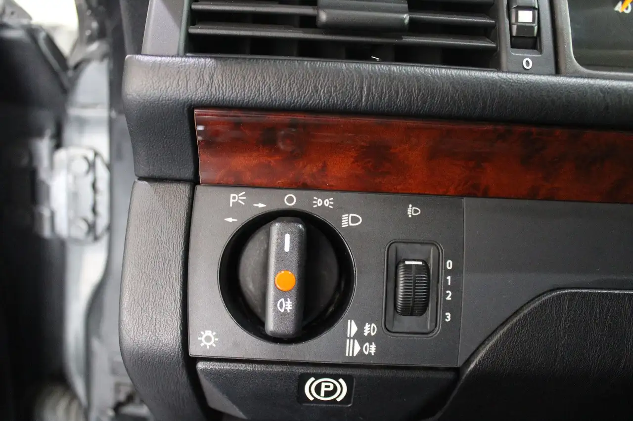 Mercedes-Benz E 220 Cabrio KLIMA LEDER I.HAND *CLASSIC DATA 2*, foto 11