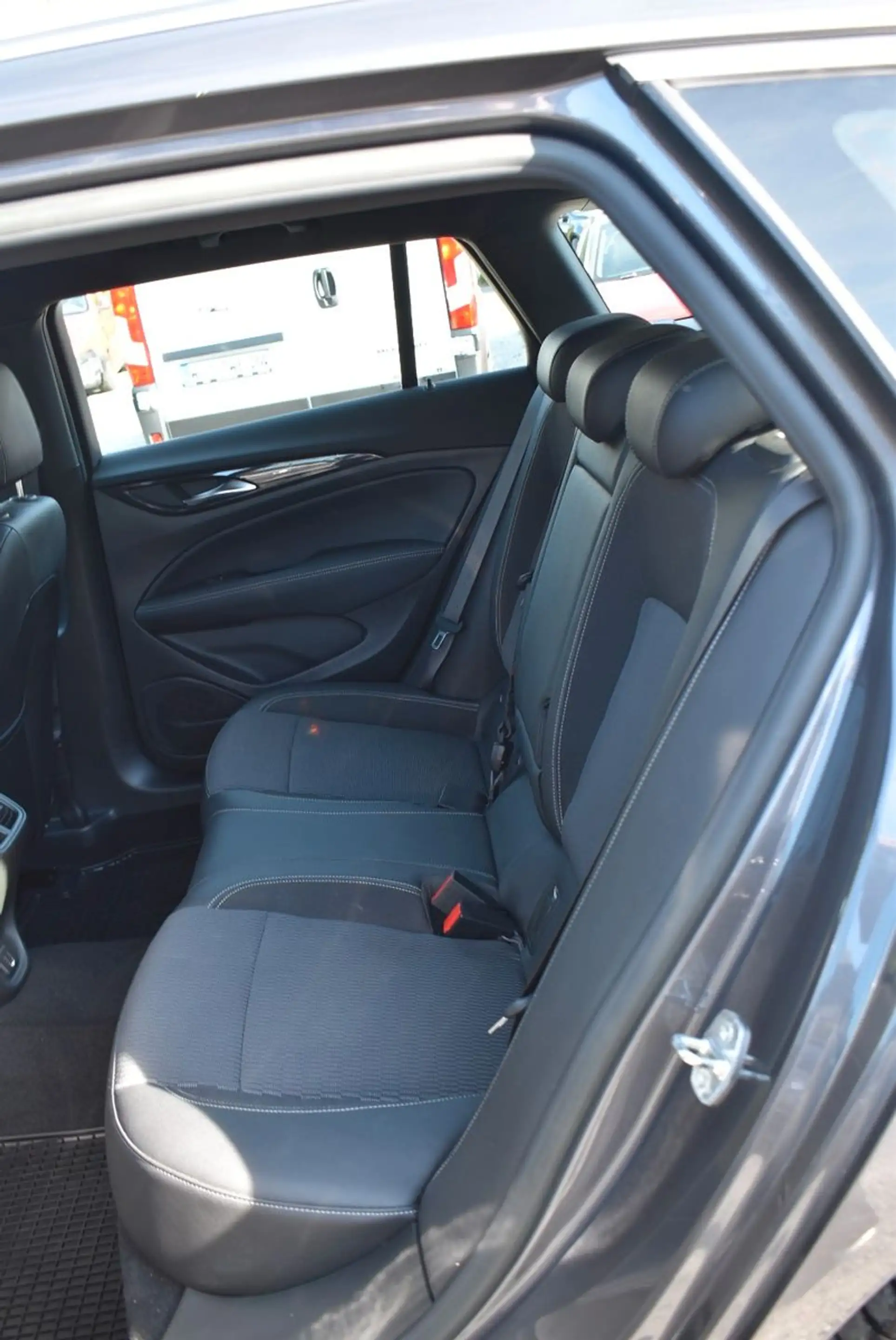 Opel Insignia B Sports Tourer 4x4 — photo 14