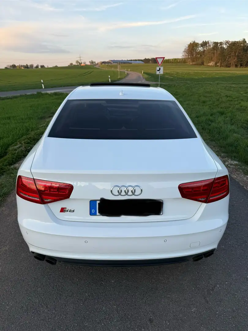 Audi S8 - 1