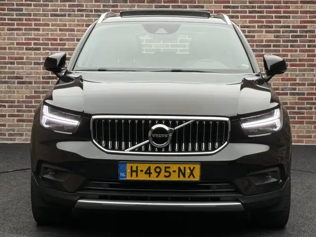 Volvo XC40 view 5