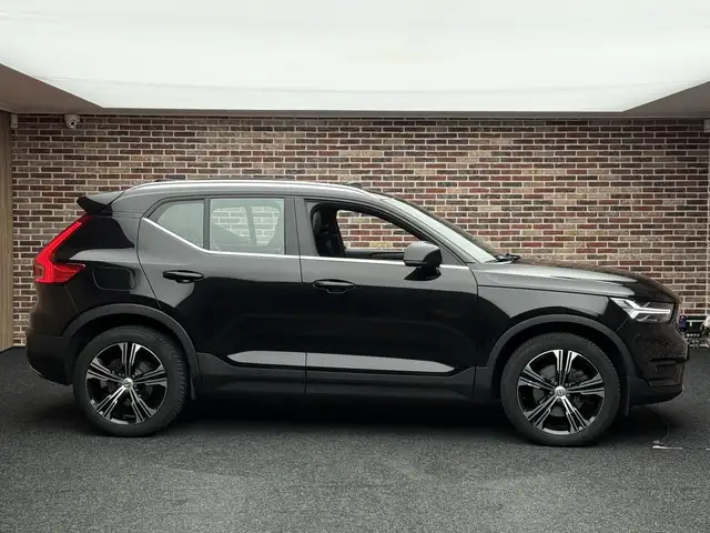 Volvo XC40 view 4