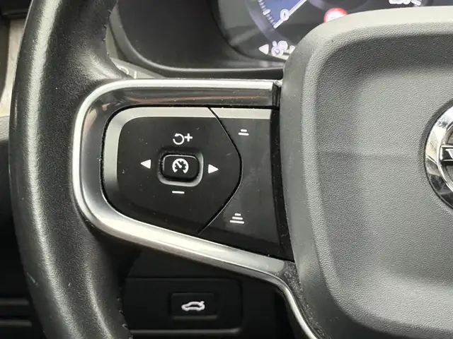 Volvo XC40 view 12