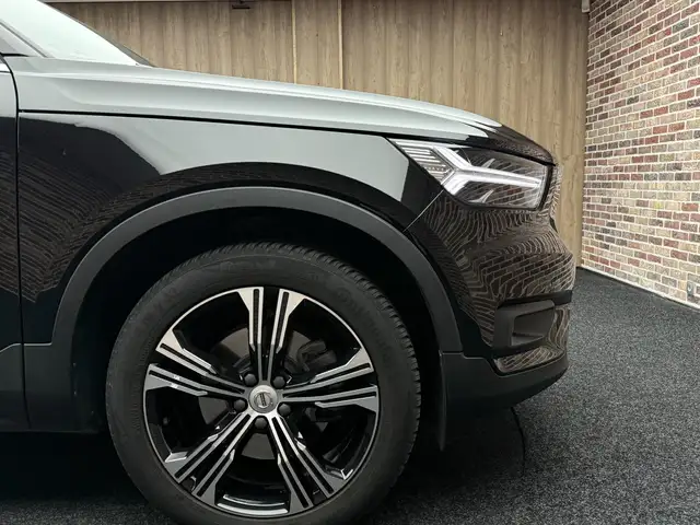 Volvo XC40 view 8
