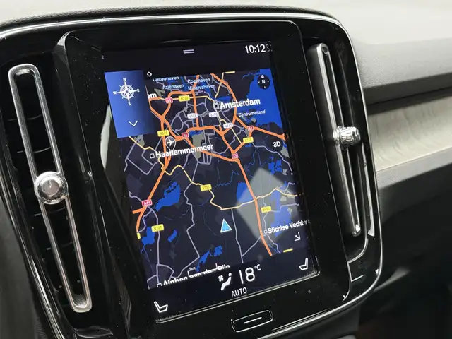 Volvo XC40 view 15