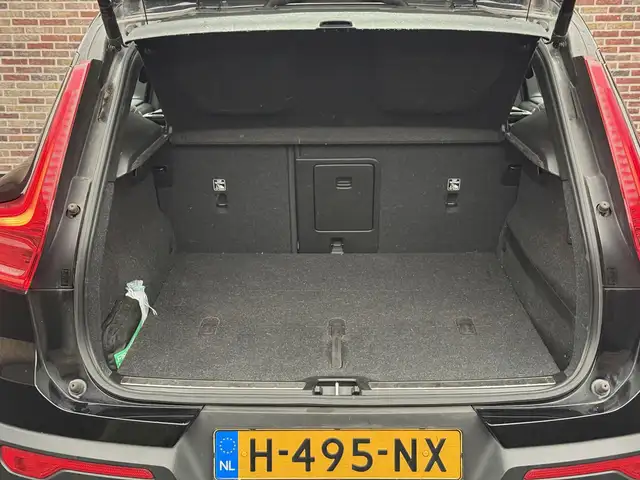 Volvo XC40 view 30