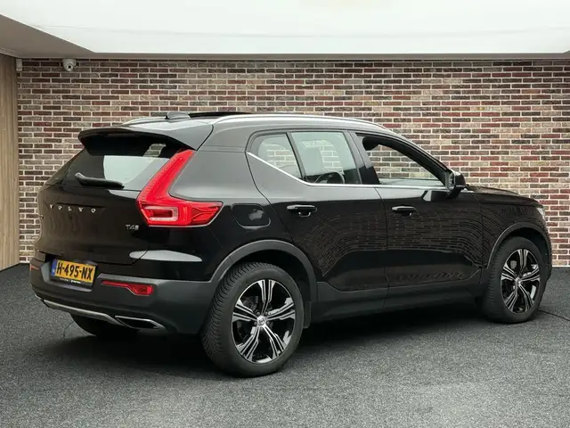 Volvo XC40 view 2