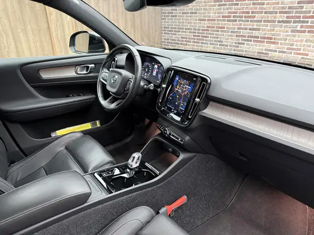 Volvo XC40 view 14