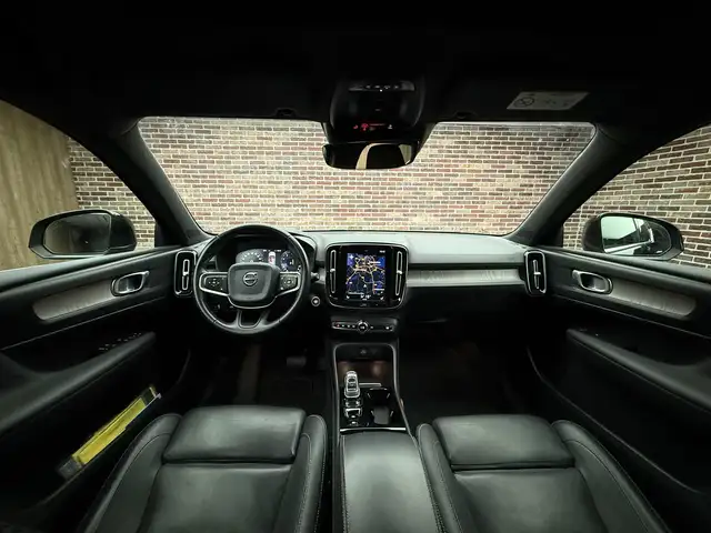 Volvo XC40 view 9