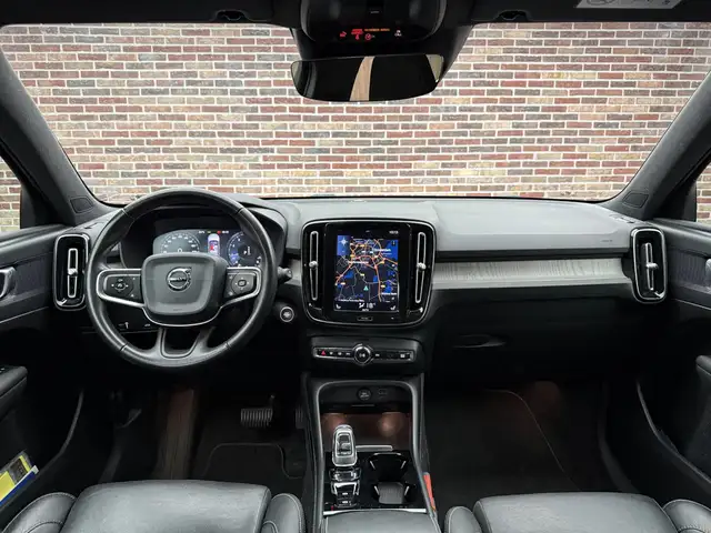 Volvo XC40 view 10