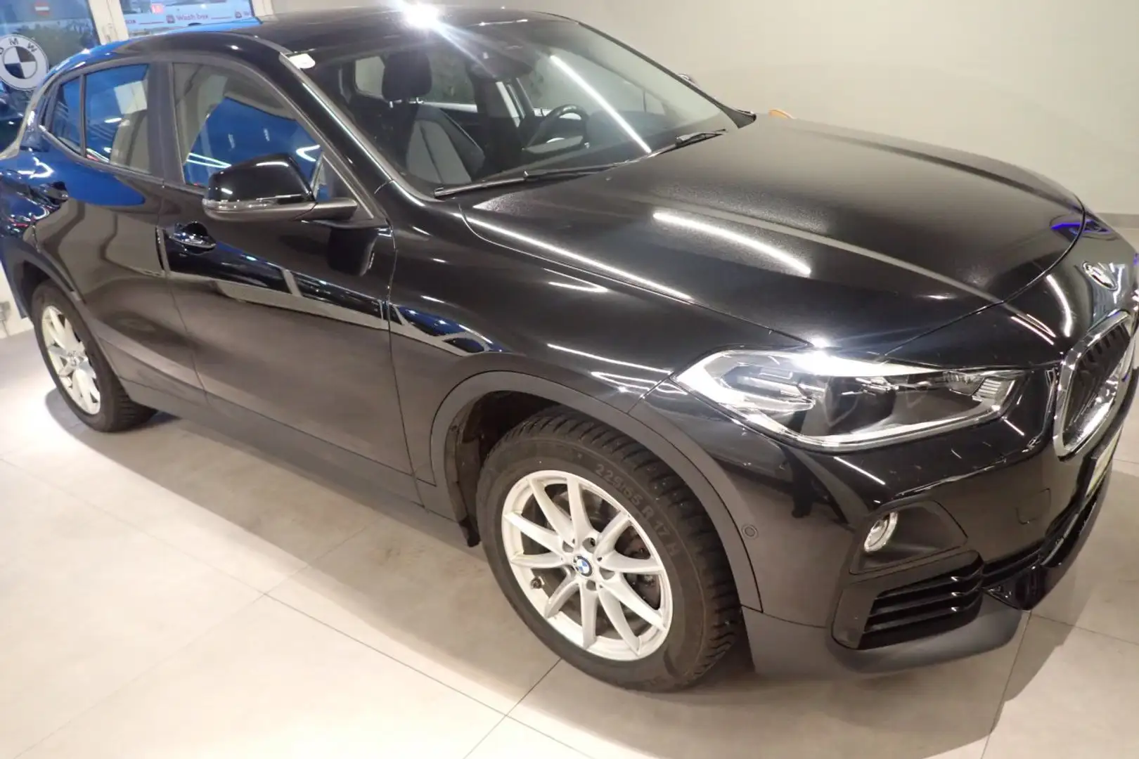 BMW X2 xDrive25d Advantage Aut. Schwarz - 2