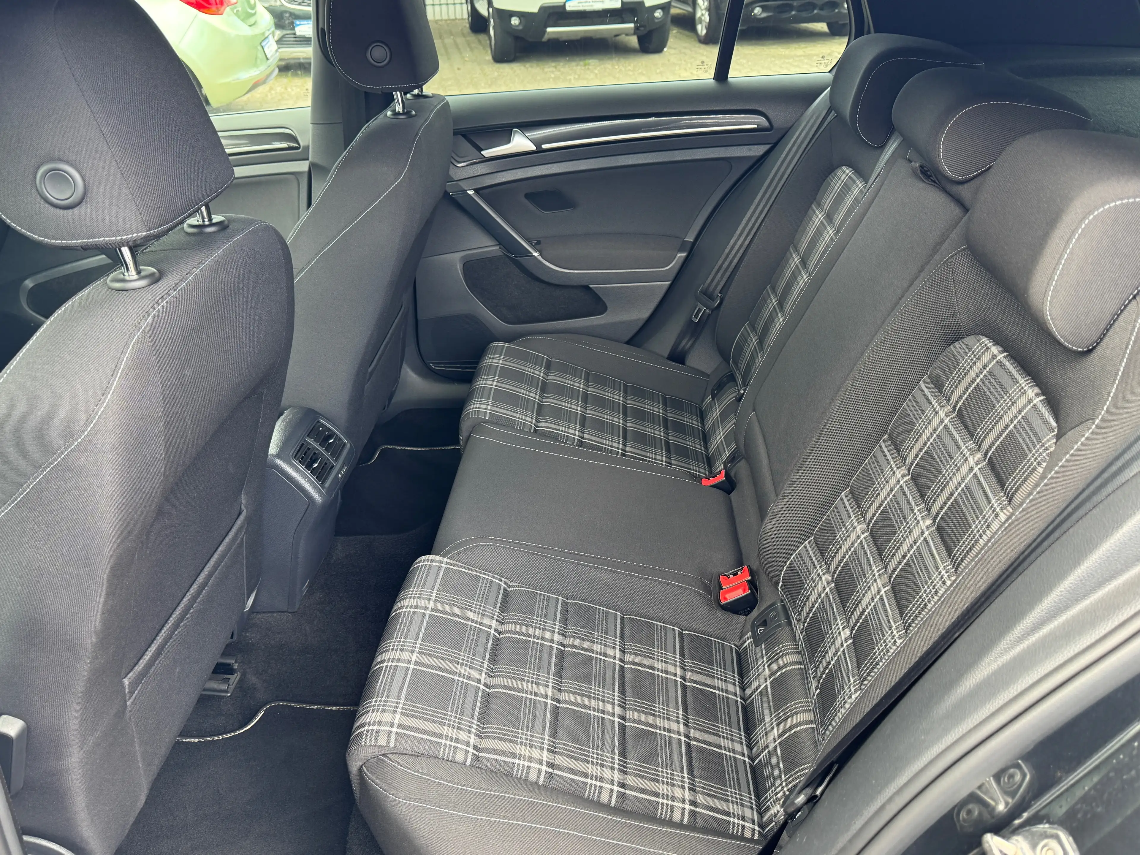 Volkswagen Golf GTD 2.0 TDI DSG "Sport & Sound" *Rückfahrkamera* — photo 10