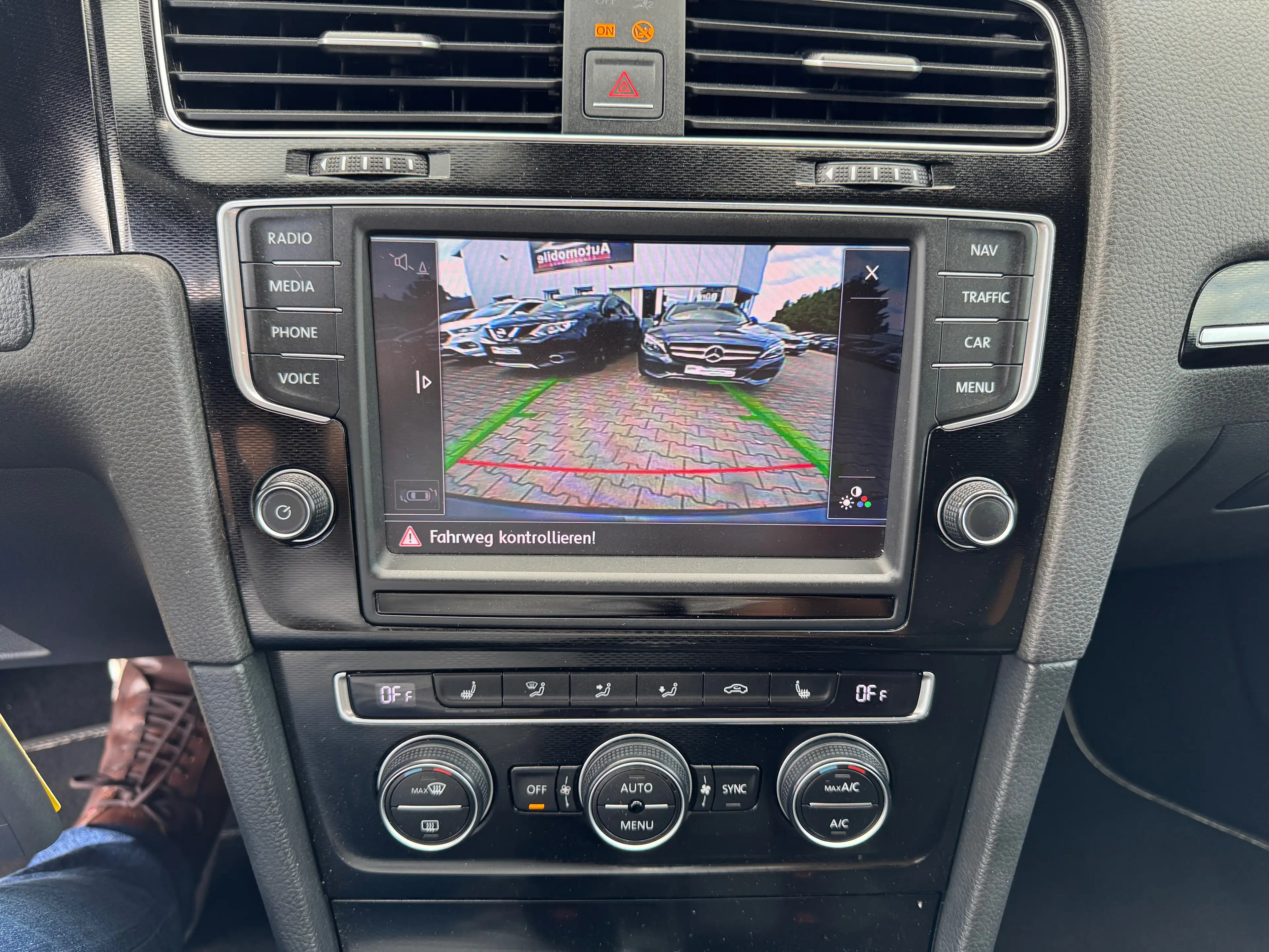Volkswagen Golf GTD 2.0 TDI DSG "Sport & Sound" *Rückfahrkamera* — photo 15