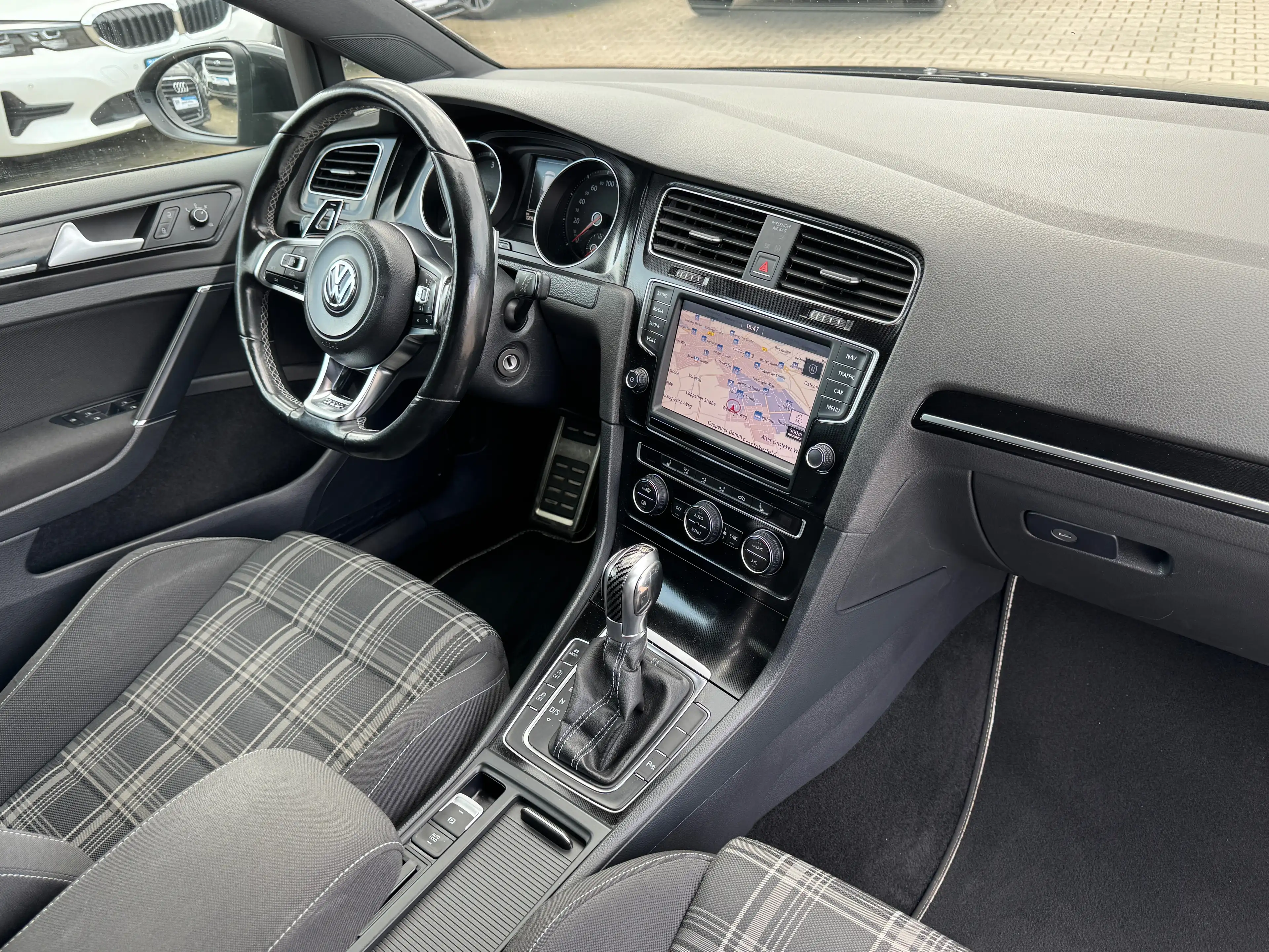 Volkswagen Golf GTD 2.0 TDI DSG "Sport & Sound" *Rückfahrkamera* — photo 13