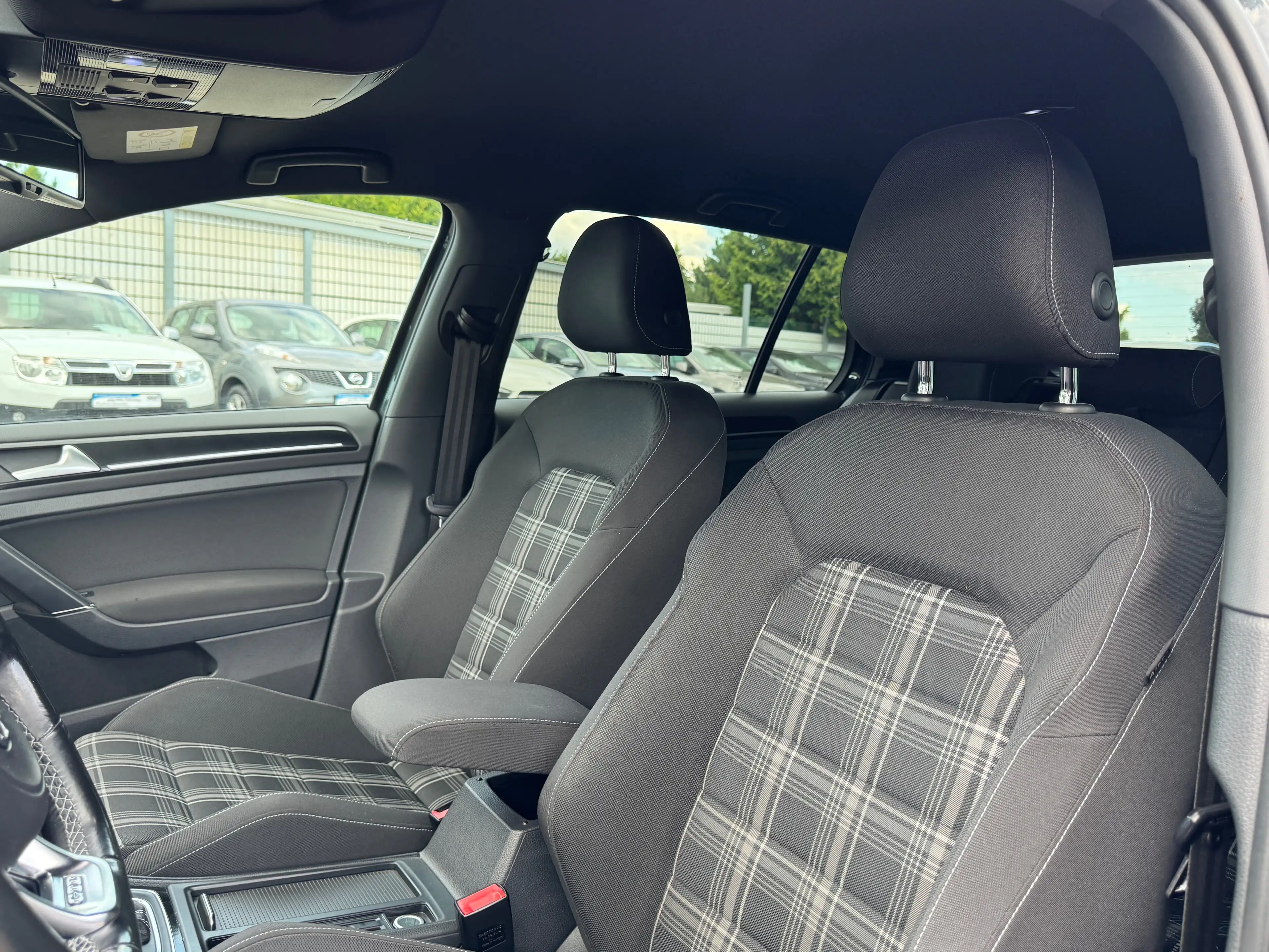 Volkswagen Golf GTD 2.0 TDI DSG "Sport & Sound" *Rückfahrkamera* — photo 9