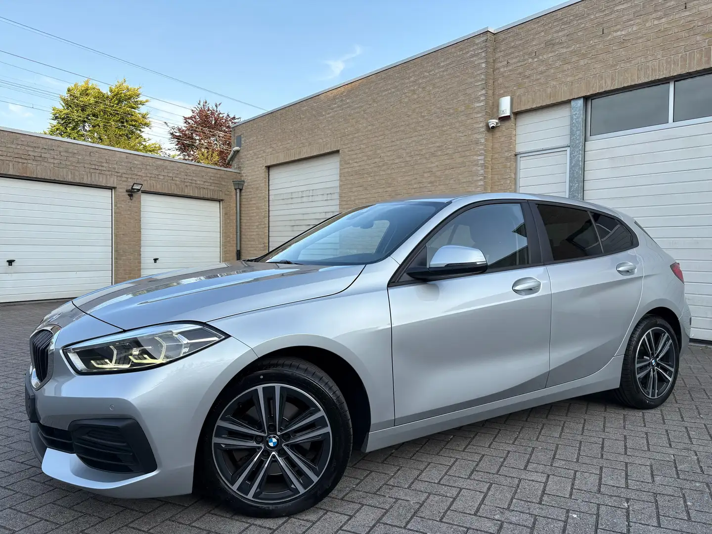BMW 116 116d Automaat / Sport Line / 12 Maanden Garantie / Gri - 2