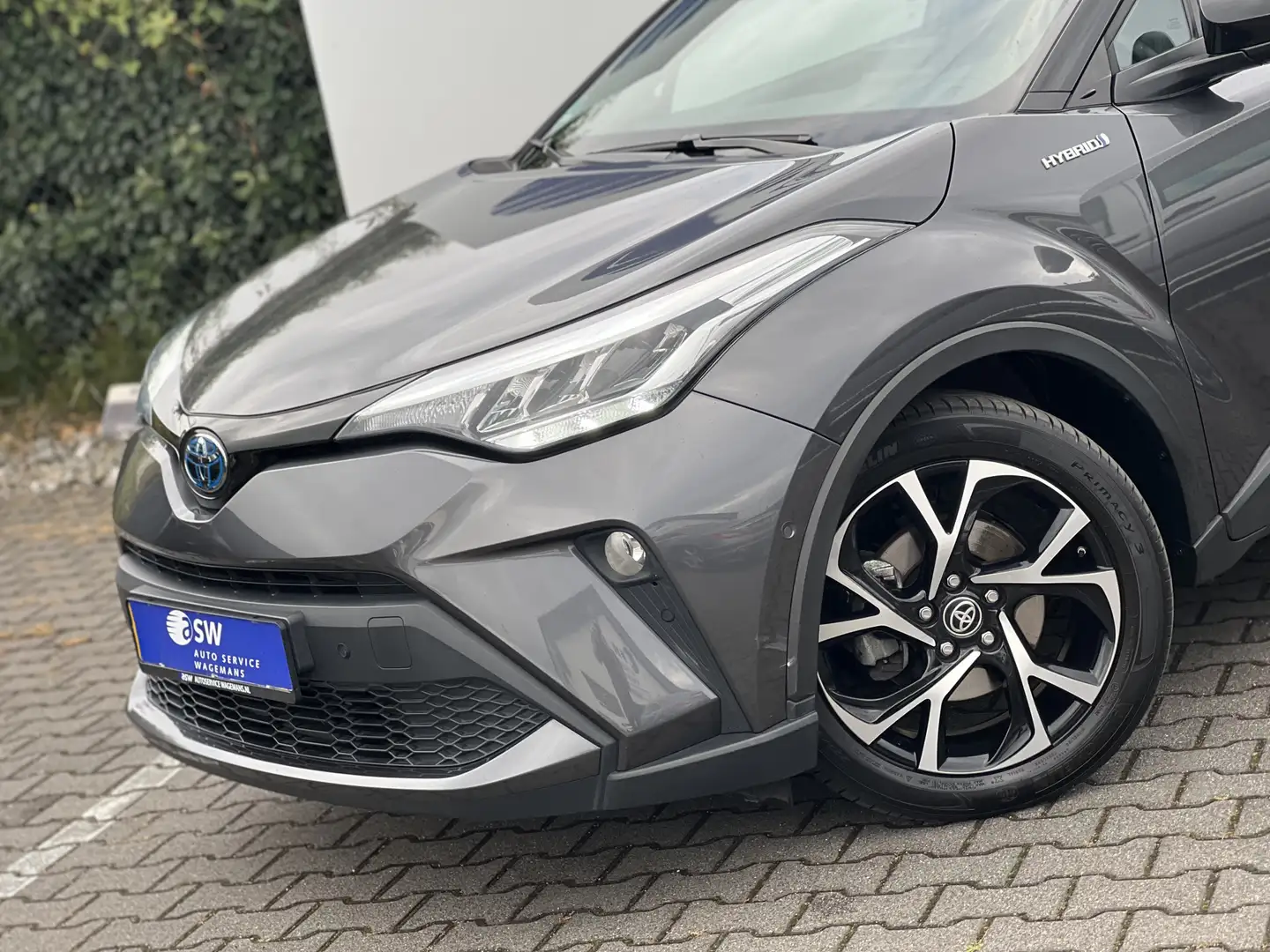 Toyota C-HR 2.0 Hybrid Team D | CarPlay | Camera | ACC | LED | Grijs - 2