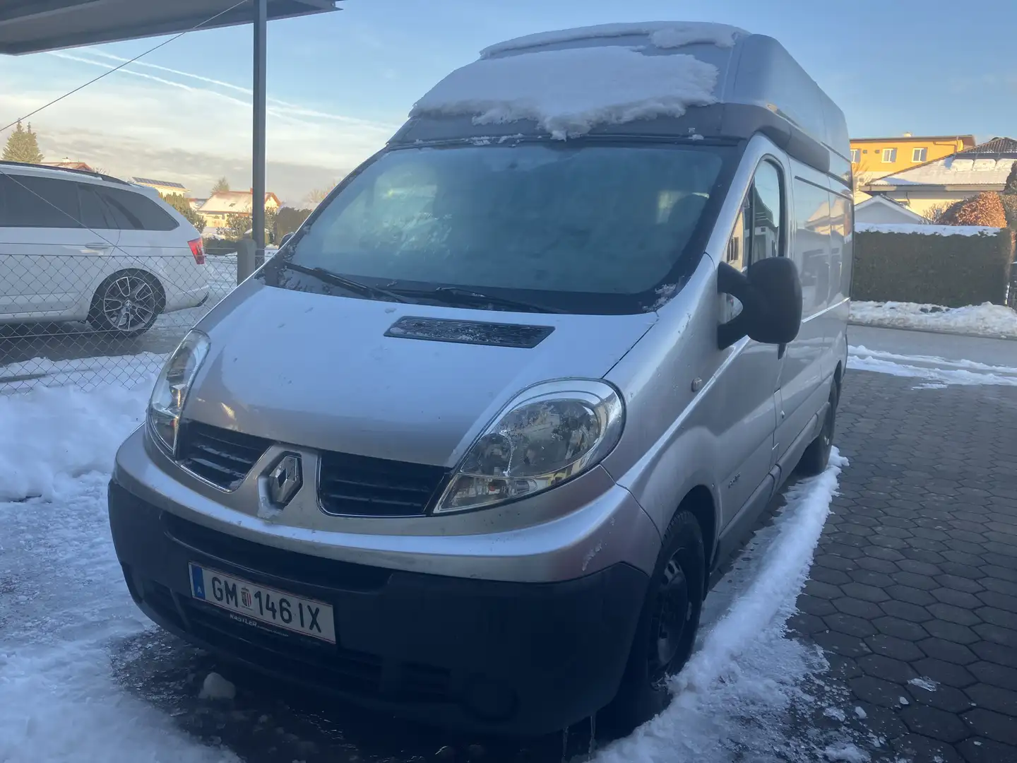 Renault Trafic Trafic Generation 2,0 dCi 115 DPF Generation Silber - 1