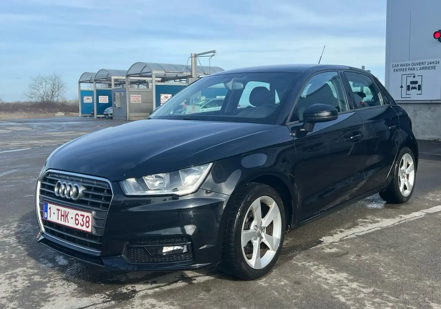 Audi A1 Sportback 1.6 TDi Sport Zwart - 1