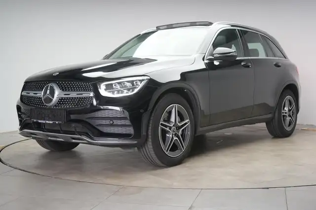 Mercedes-Benz GLC view 3