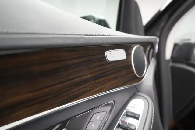 Mercedes-Benz GLC view 26