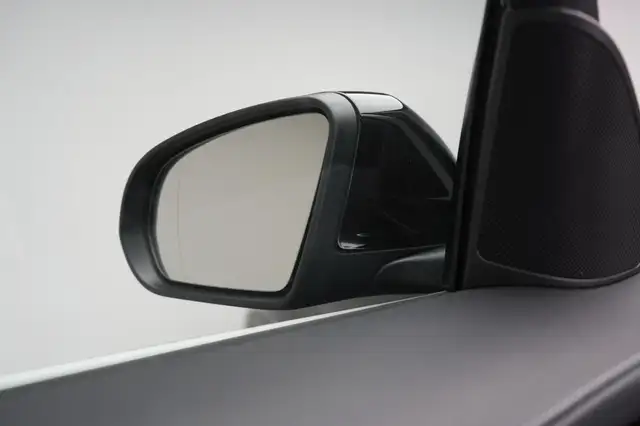 Mercedes-Benz GLC view 22