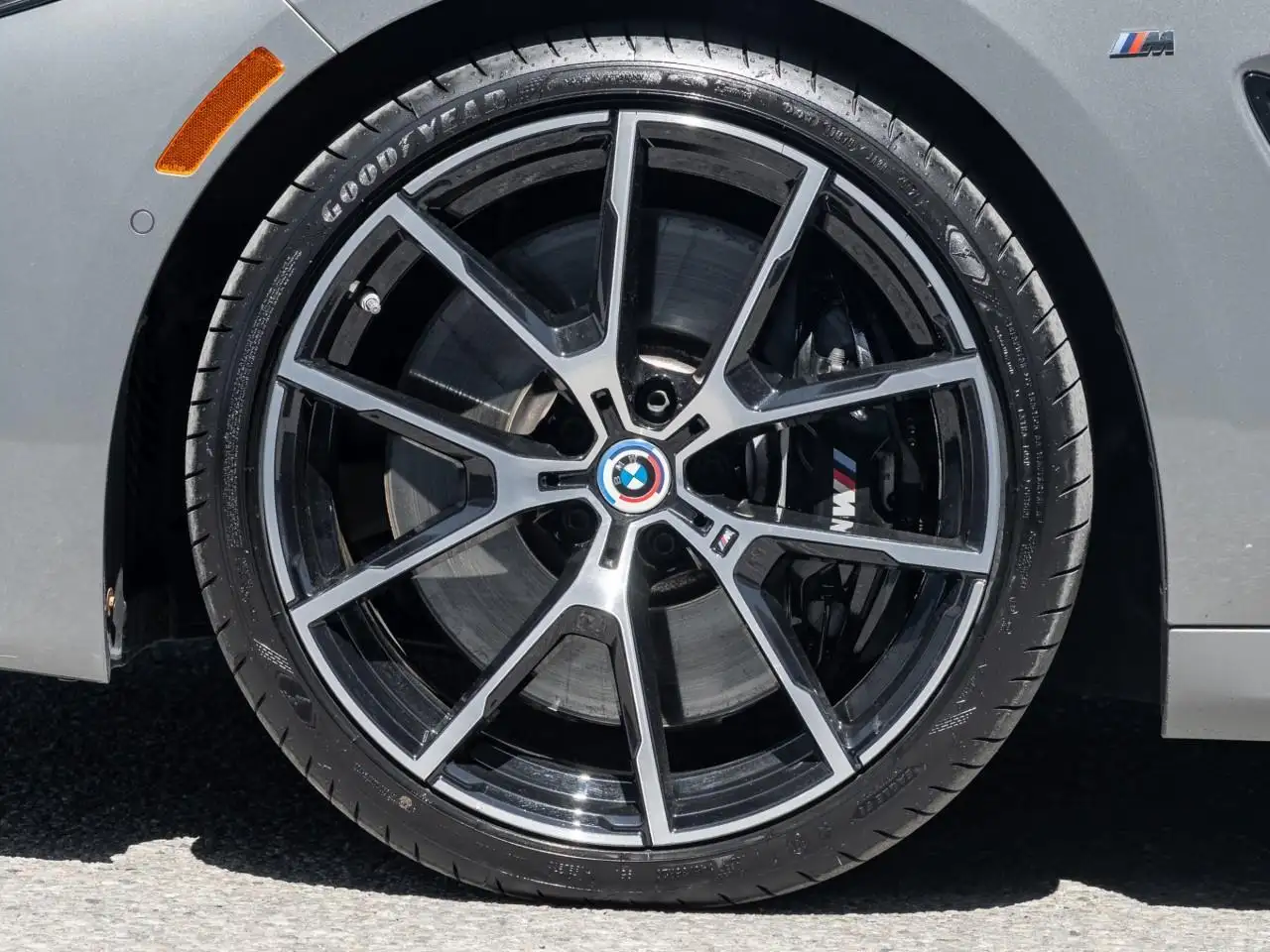 BMW 8 Series photo BMW 8 Series