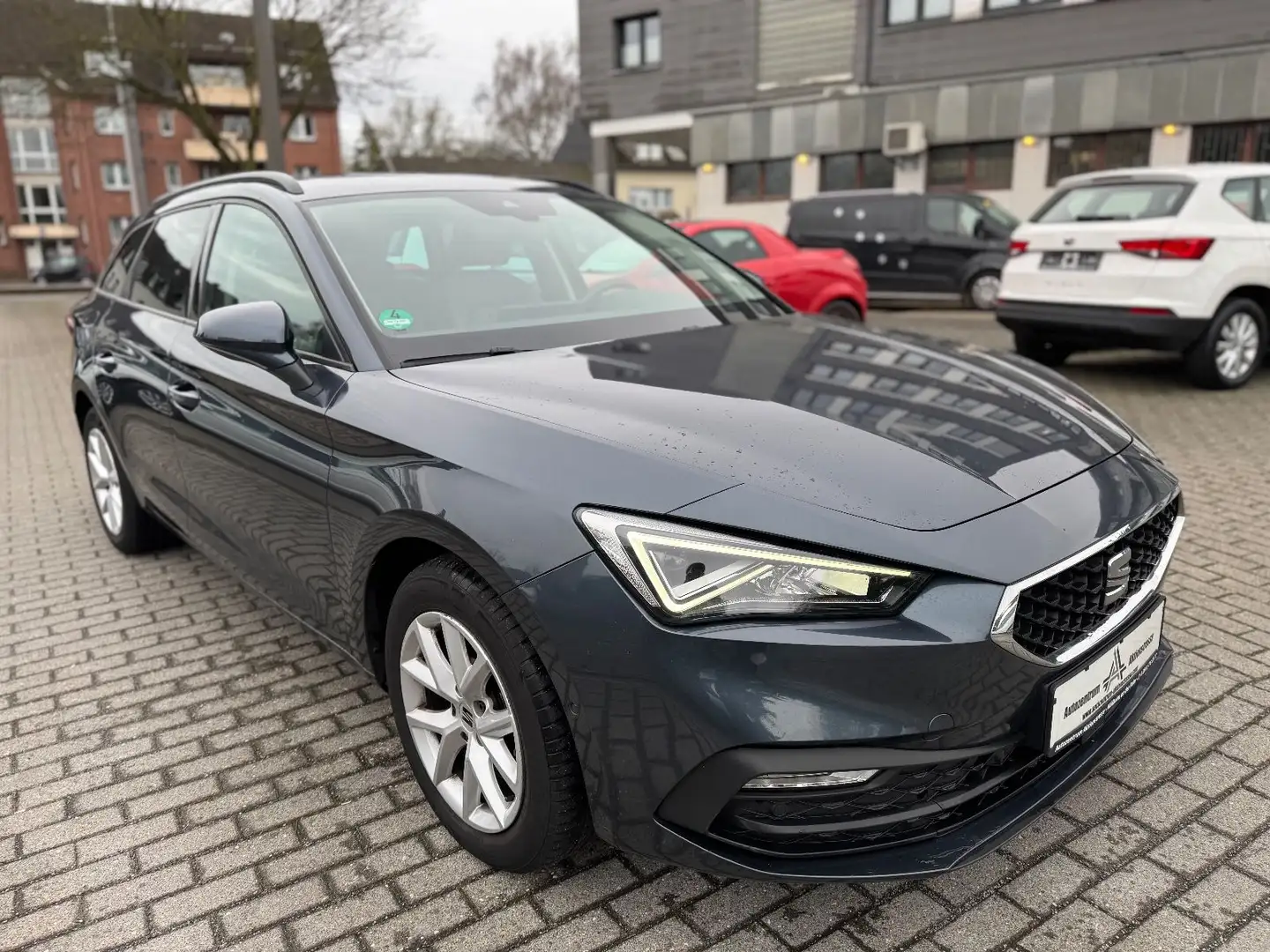 SEAT Leon DSG App Conect Kamera AHK Panorama Beats 1H Grau - 2