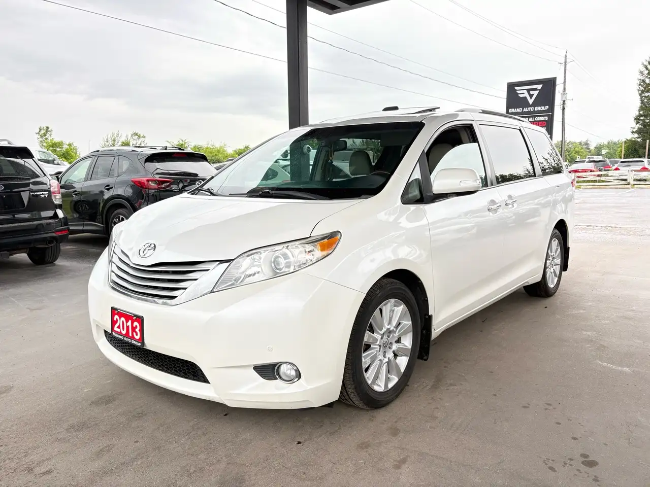 Toyota Sienna снимка Toyota Sienna