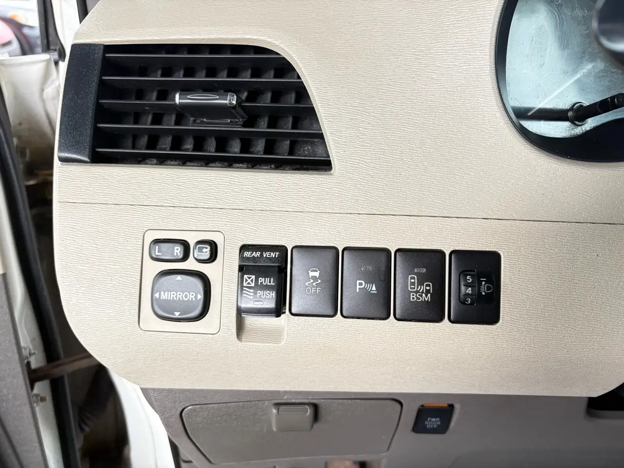 Toyota Sienna снимка Toyota Sienna