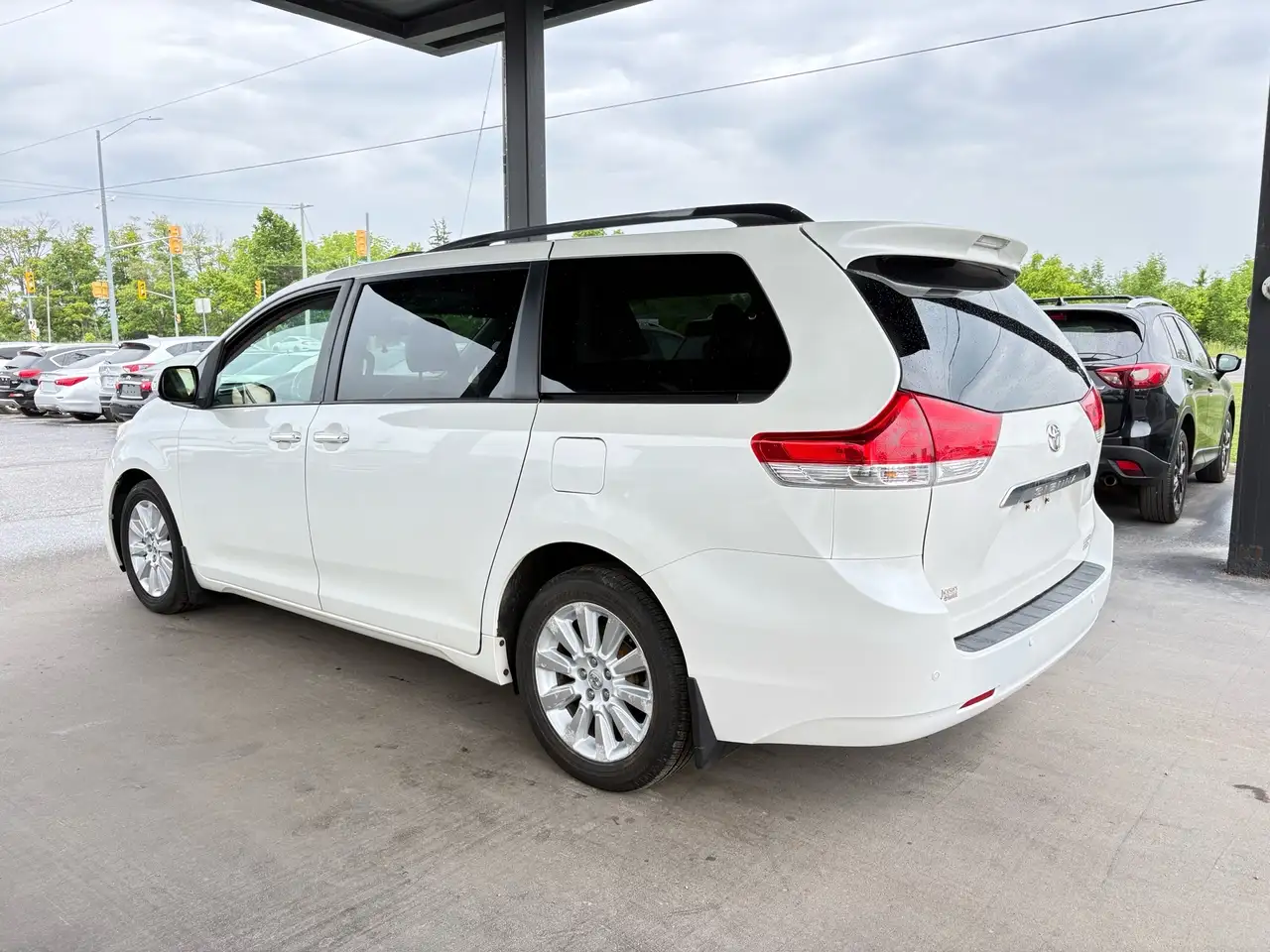Toyota Sienna снимка Toyota Sienna