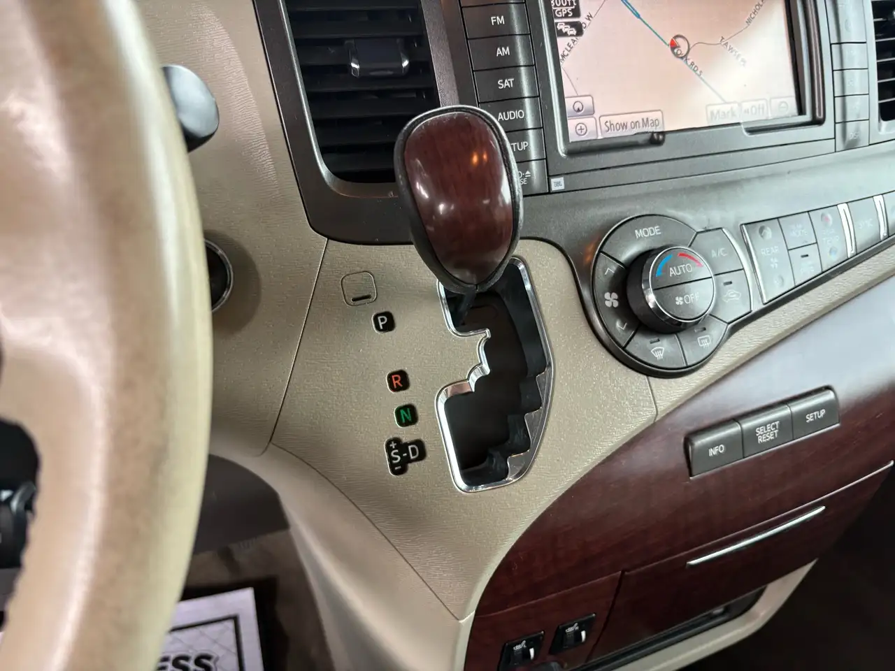 Toyota Sienna снимка Toyota Sienna