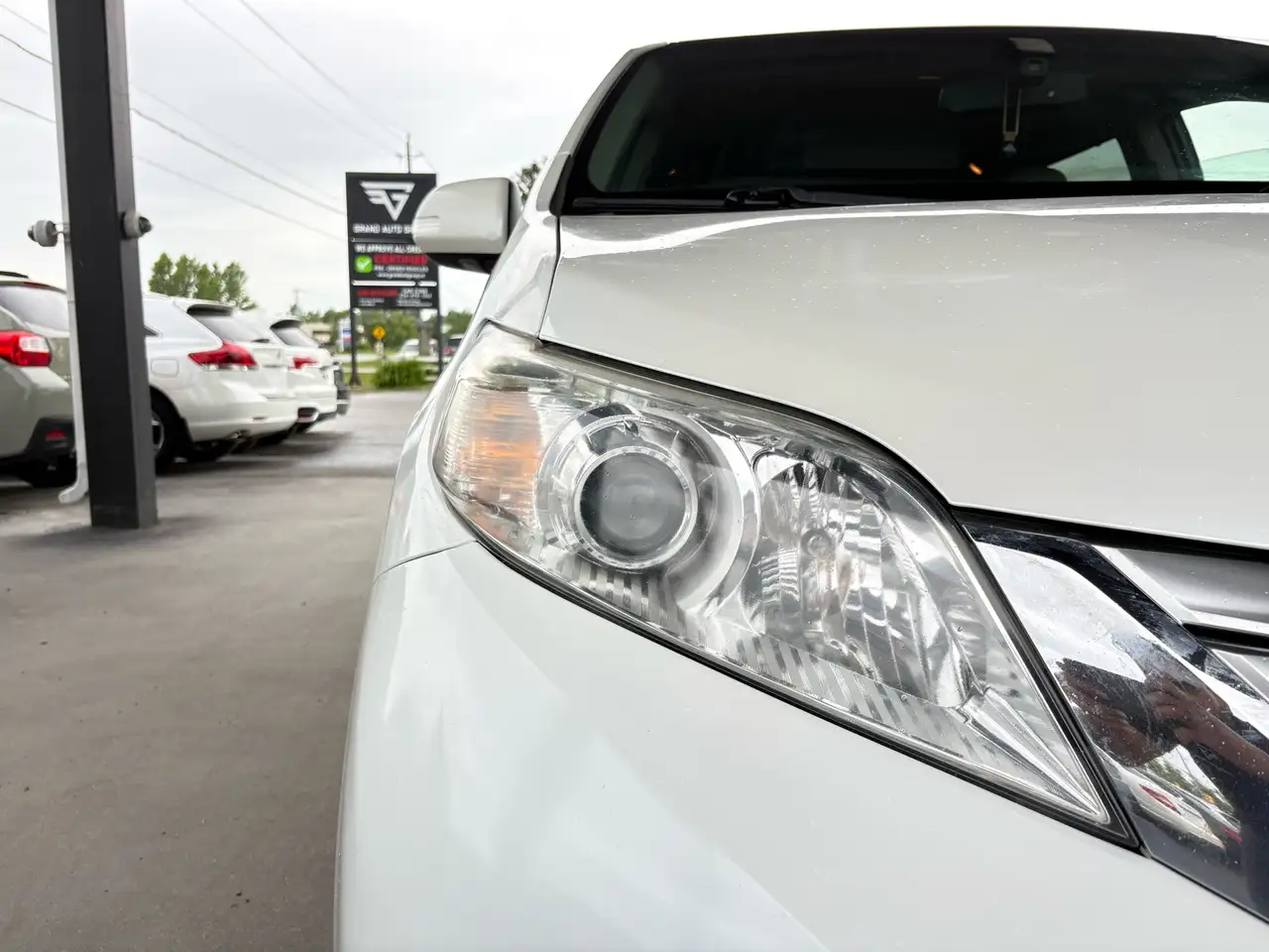 Toyota Sienna снимка Toyota Sienna