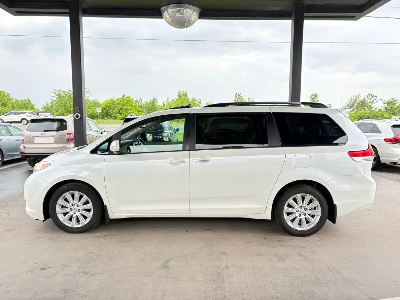 Toyota Sienna снимка Toyota Sienna