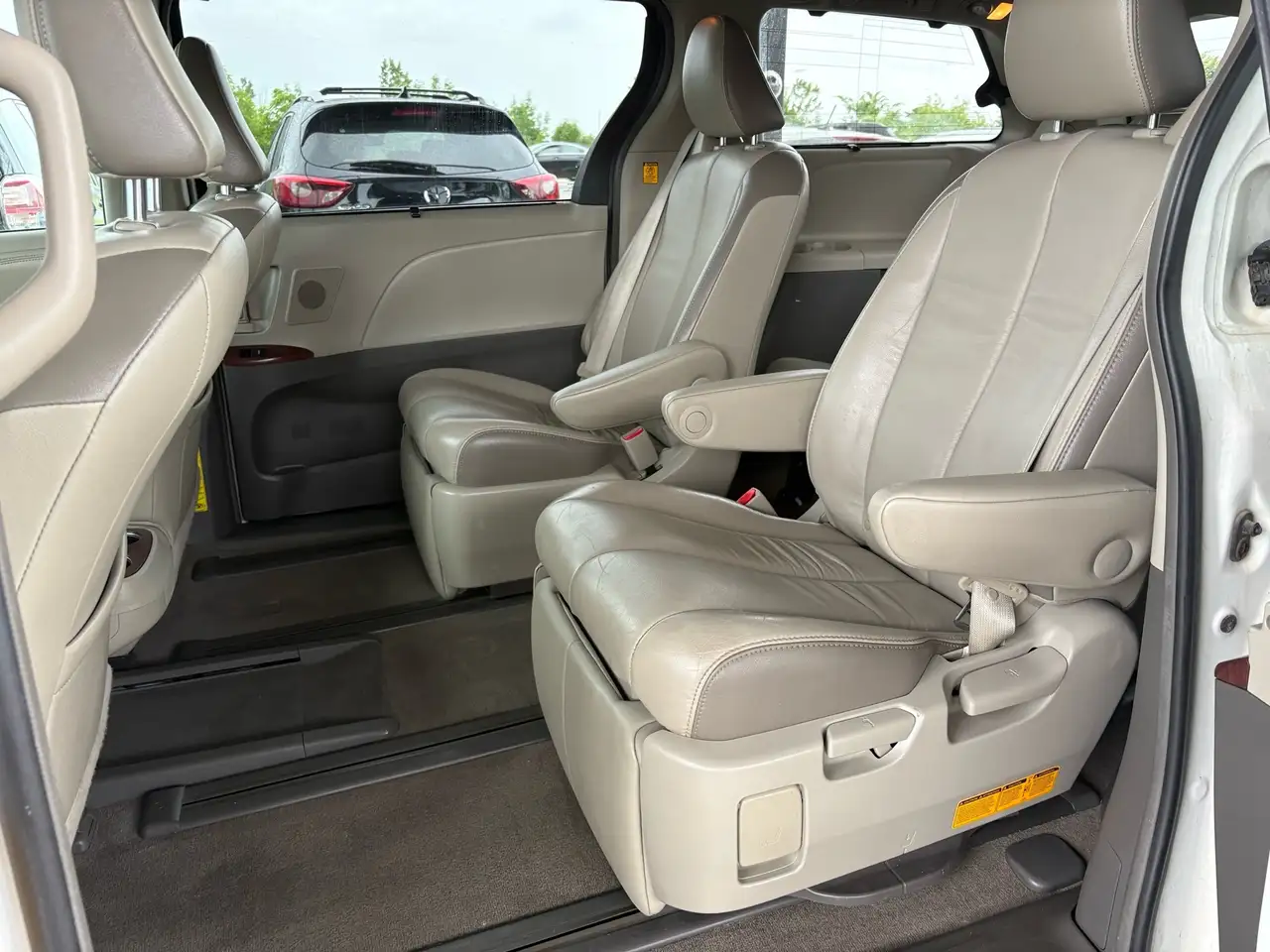 Toyota Sienna снимка Toyota Sienna