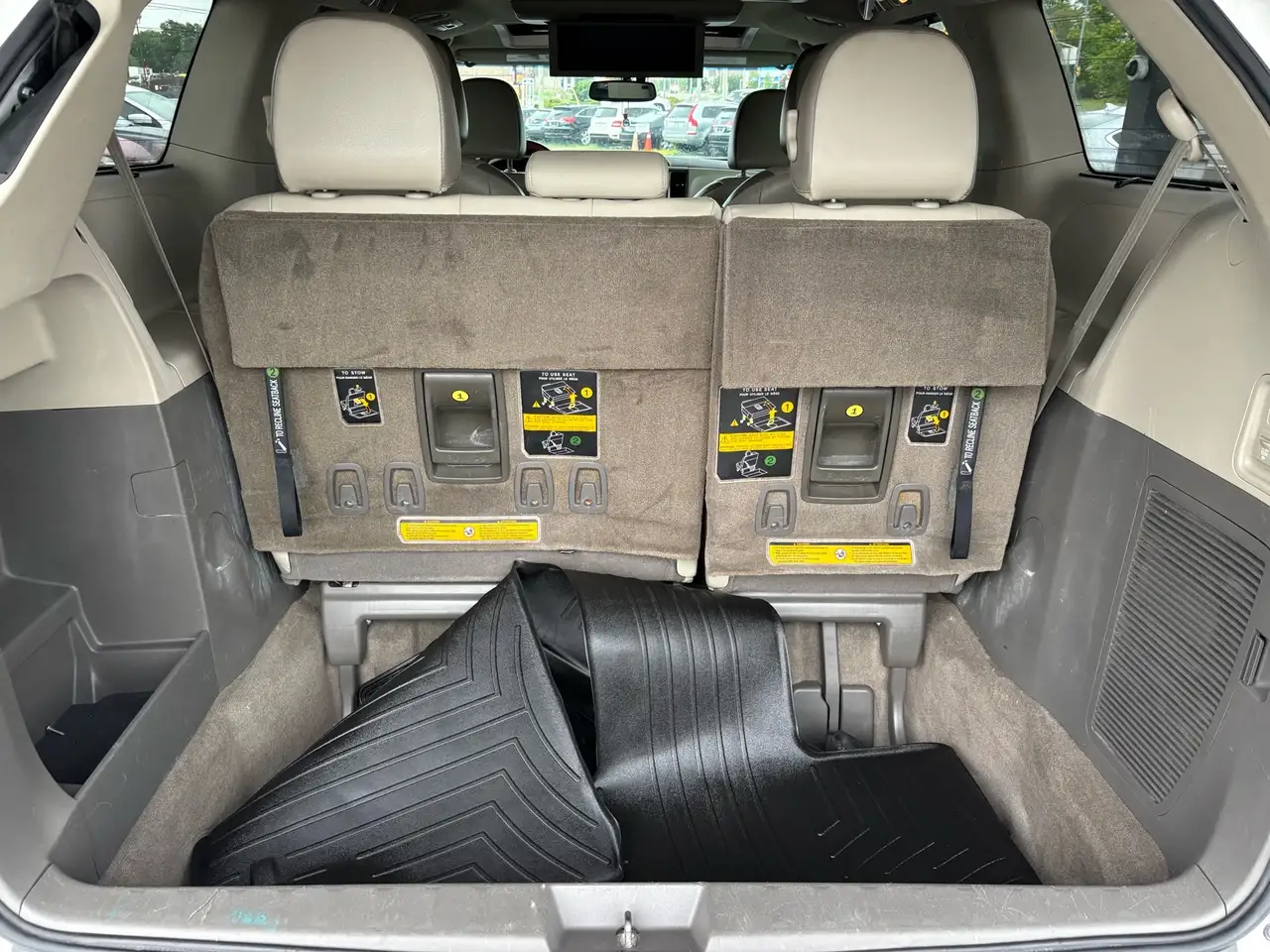 Toyota Sienna снимка Toyota Sienna