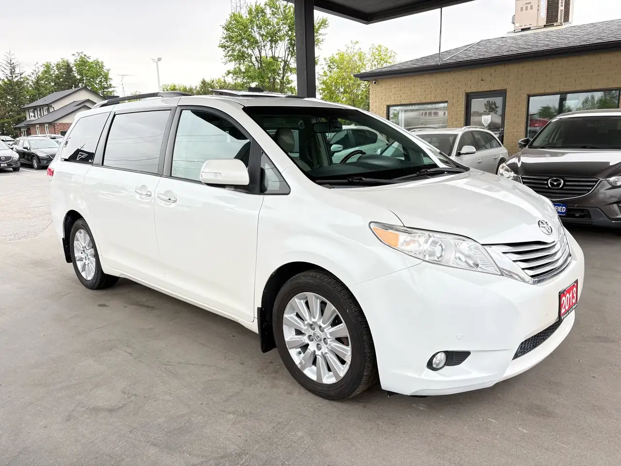 Toyota Sienna снимка Toyota Sienna