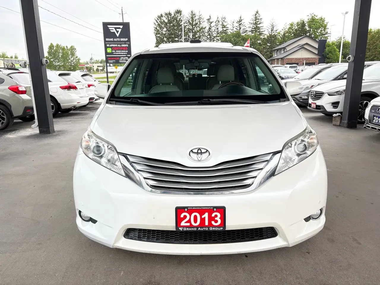 Toyota Sienna снимка Toyota Sienna