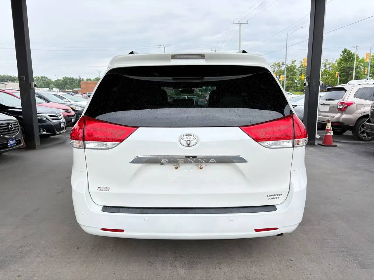 Toyota Sienna снимка Toyota Sienna