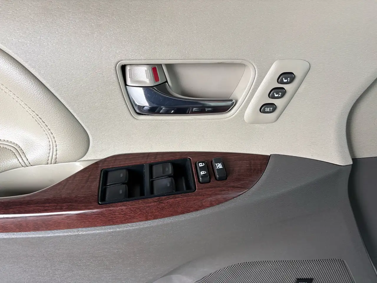 Toyota Sienna снимка Toyota Sienna