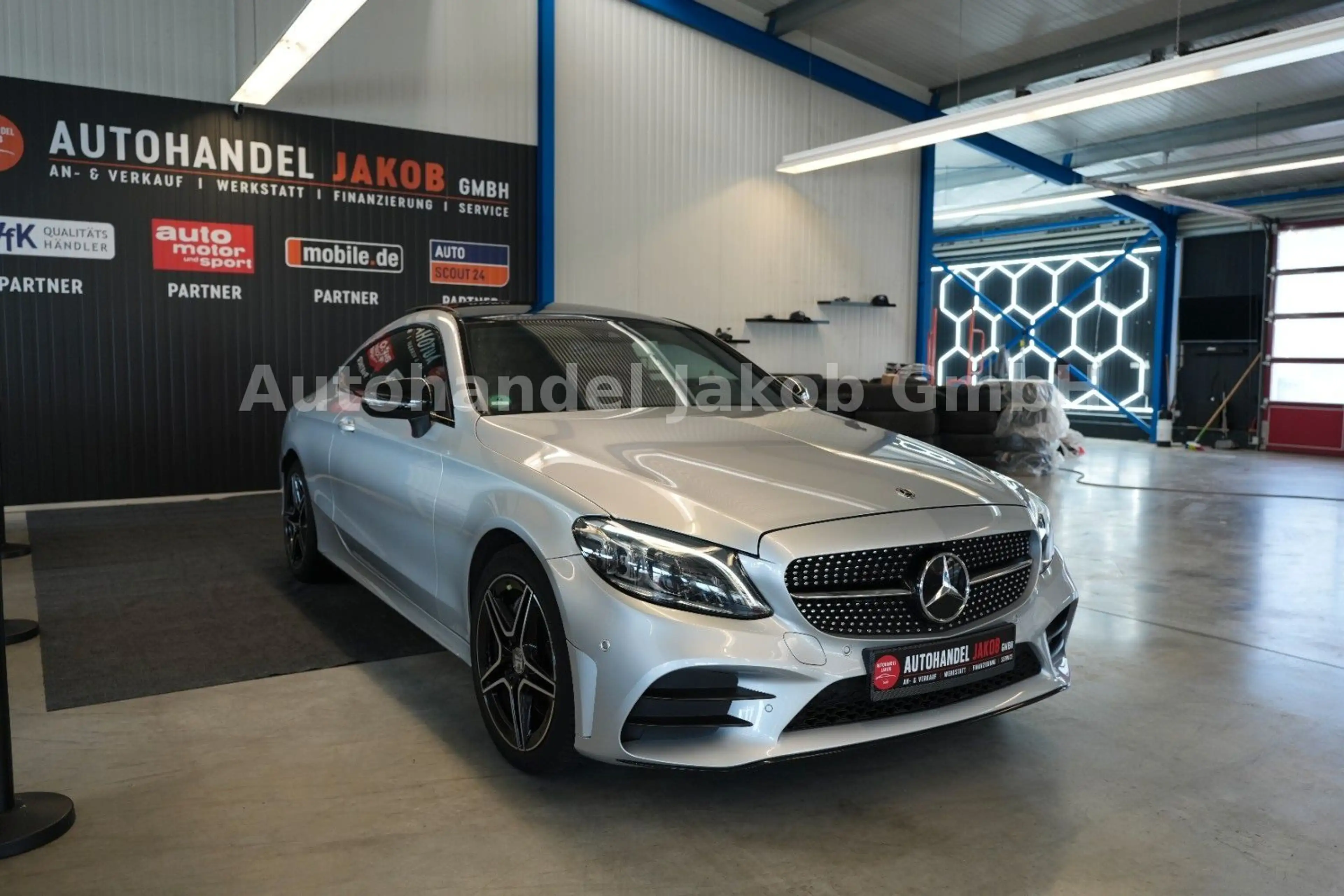 Mercedes-Benz C 400 /Coupe/ AMG / 4Matic / 24 Monate Garantie!! — photo 8